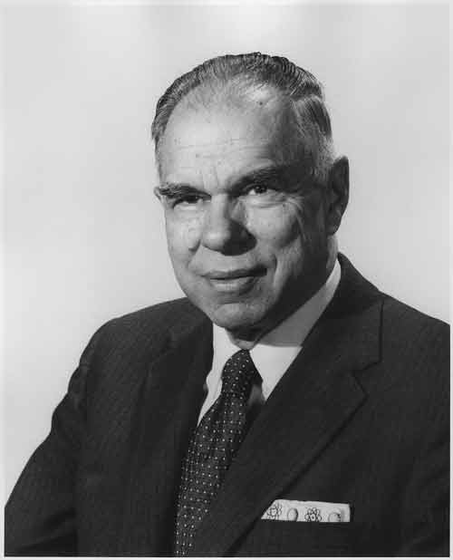 Glenn_Seaborg_-_1964_dnzhoca.com_ 8. Sınıf Periyodik Sistemin Tarihçesi Konu Anlatımı